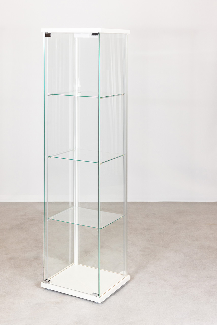 Showcase size 43x37cm, h=163cm, lockable